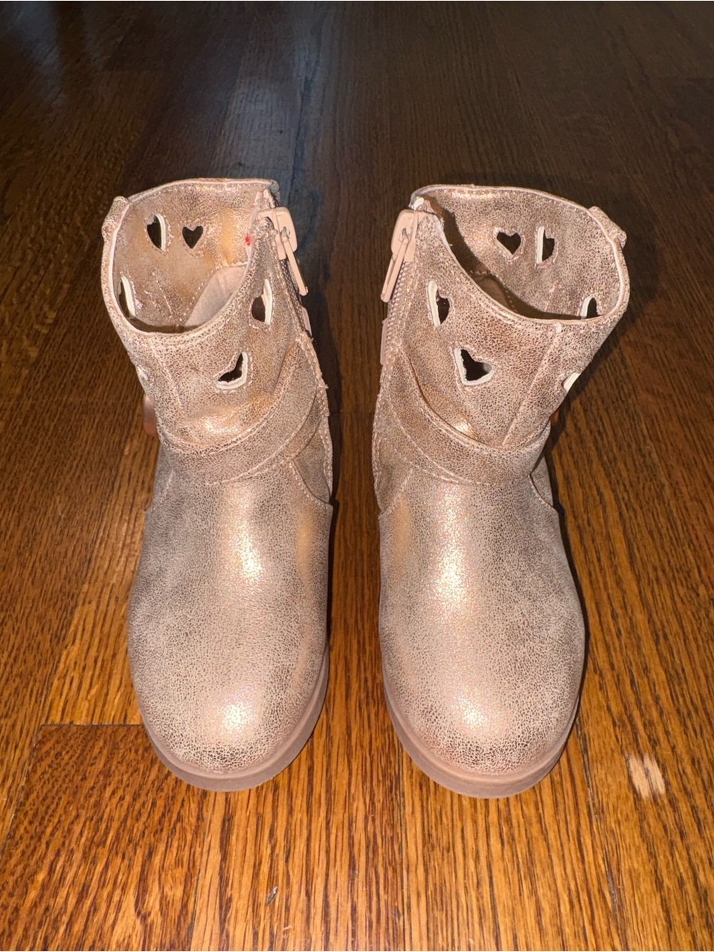 Blowfish Malibu Metallic Rose Gold Pink Heart Cutout Ankle Boots Side Zip Sz7